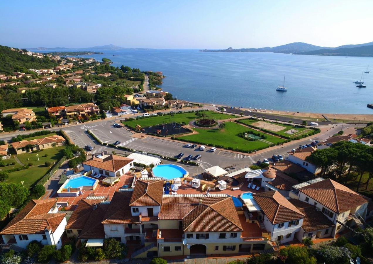 Residence Riva Azzurra Cannigione Bagian luar foto