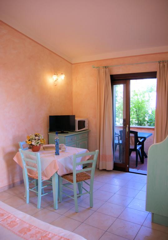Residence Riva Azzurra Cannigione Ruang foto