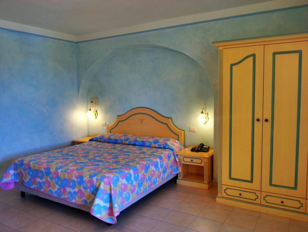 Residence Riva Azzurra Cannigione Ruang foto