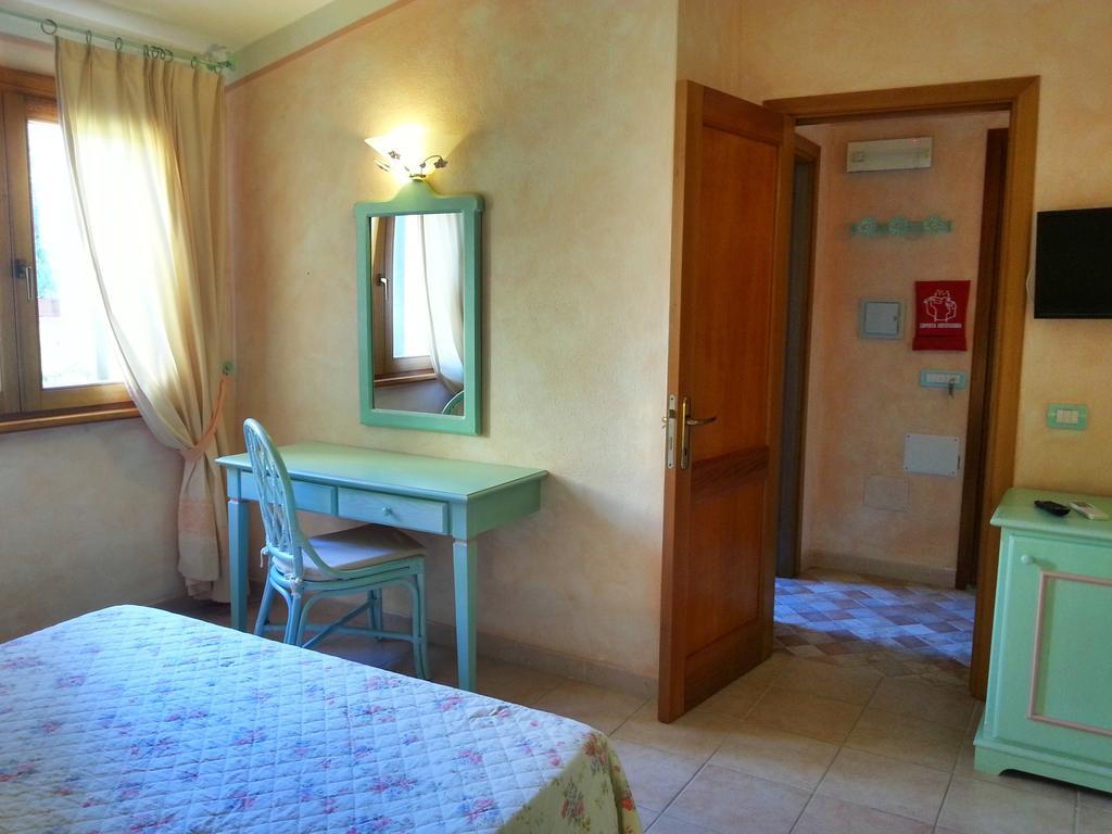 Residence Riva Azzurra Cannigione Ruang foto