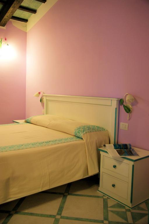 Residence Riva Azzurra Cannigione Ruang foto