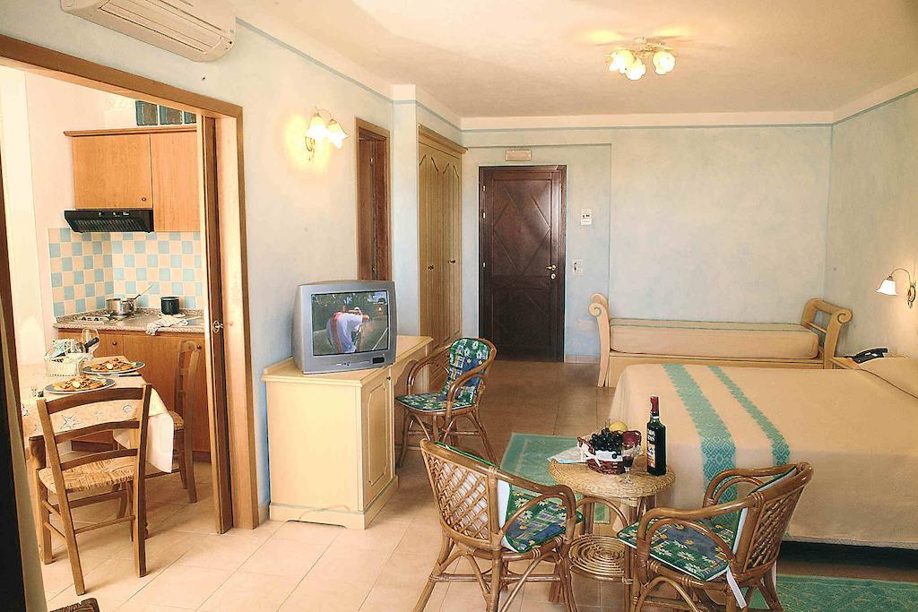 Residence Riva Azzurra Cannigione Ruang foto