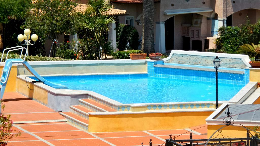 Residence Riva Azzurra Cannigione Bagian luar foto